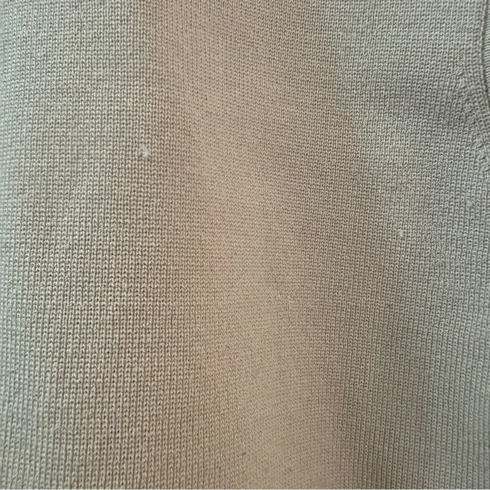 H&M Plus Size Beige Knit Sleeveless Mock Neck Sweater - Picture 5 of 11